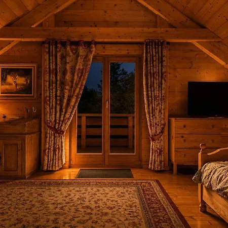 Le Domaine Du Cerf Isolé Pleine Nature 7 à 10 Pers Chalet