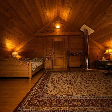 Le Domaine Du Cerf Isolé Pleine Nature 7 à 10 Pers Chalet